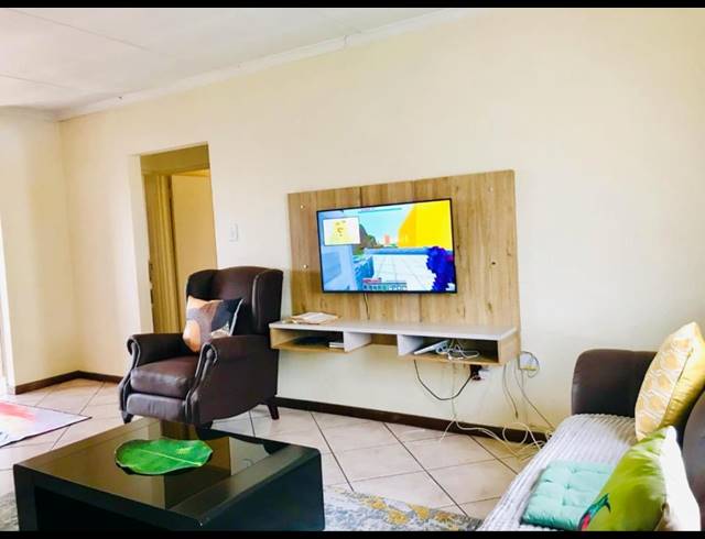 2 BEDROOM TOWNHOUSE FOR SALE IN ELANDSPARK
